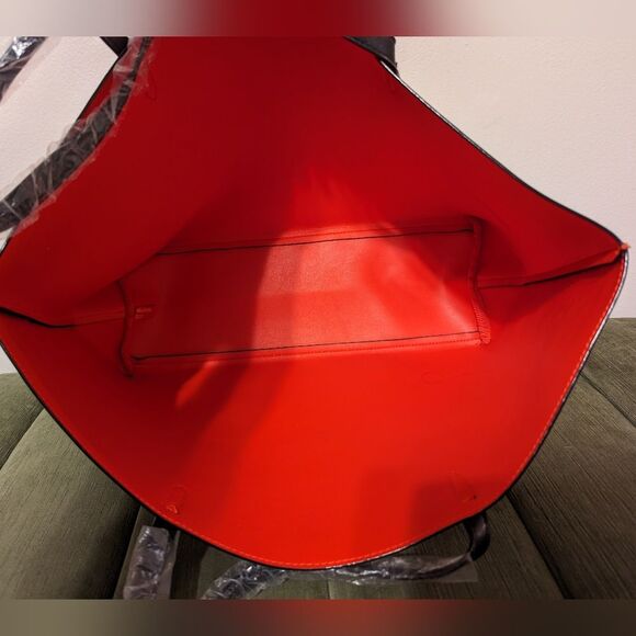 NWOT Victoria’s Secret Black Floral Barbiecore Rose Pattern Large Tote Bag - Picture 8 of 13